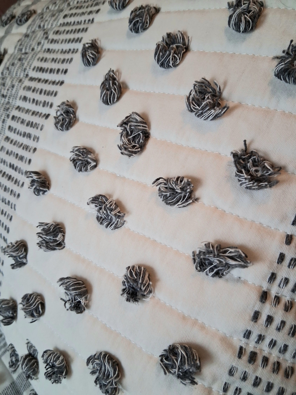 Soft Pom-Pom Textured Cotton Quilt Set in White and Gray - Picture 3 of 6
